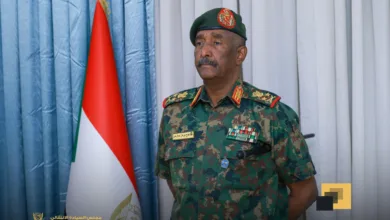 البرهان واقفاً