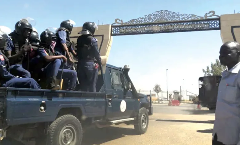 الخرطوم.. توقيف مجرمين وضبط خمور و أجهزة ستارلنك في حملة أمنية كبرى شرطة الخرطوم