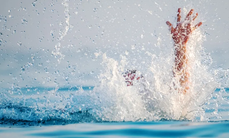 شاهد.. اللحظات الأخيرة لغرق قارب يقل مواطنين في نيل وادي حلفا غرق شقيقات سودانيات