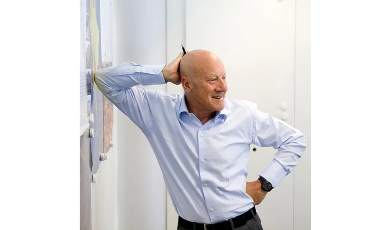 من هو نورمان فوستر؟ مصمم مطار أبها وصانع ناطحات السحاب نورمان فوستر