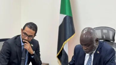 وزير الاتصالات ووزير المالية