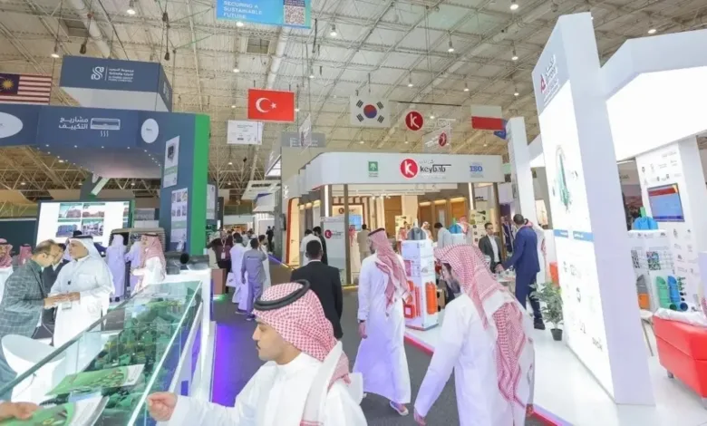 كاتب سعودي: على السعوديين التعود على المدير والزميل الأجنبي وظائف السعودية