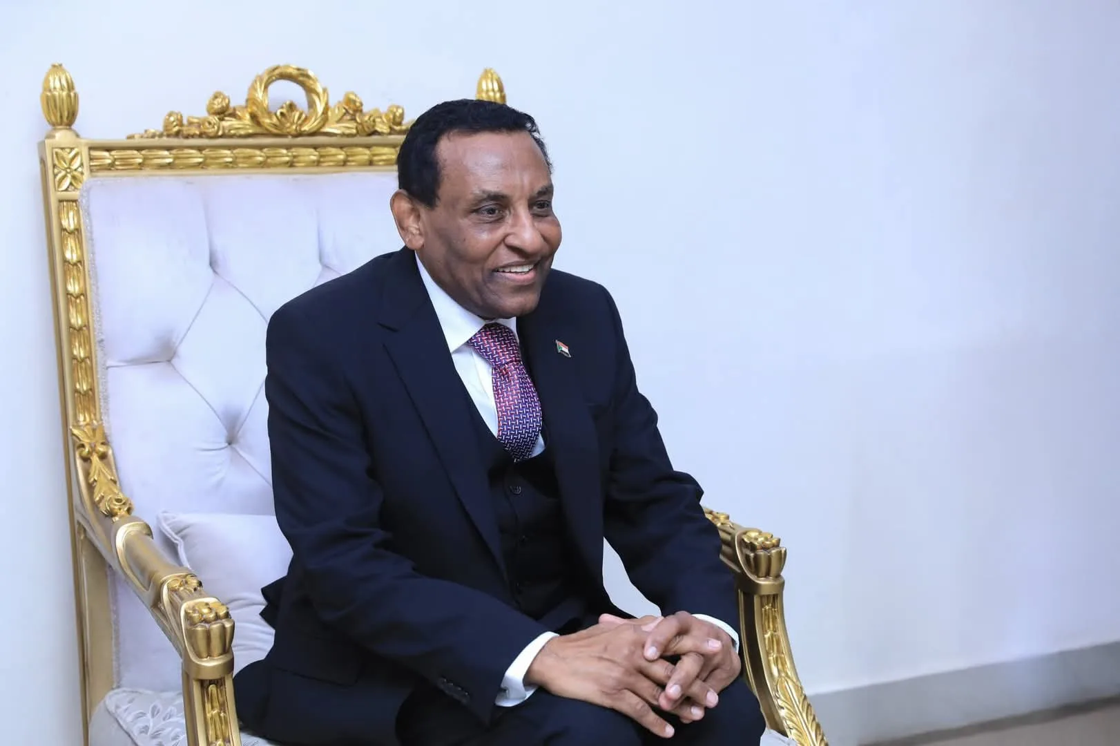 رئيس الوزراء السوداني يلتقي المبعوث البريطاني .. التفاصيل كاملة كامل ادريس