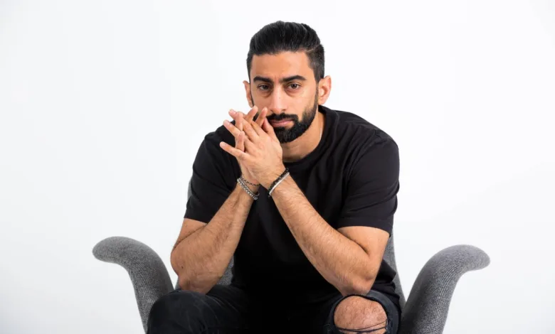 الاعلامي أنس بوخش ينجو من حريق هائل اندلع في سيارته أنس بوخش