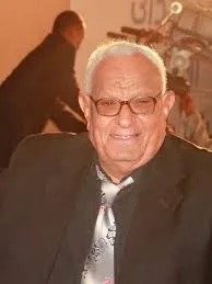 الراحل ادمون منير