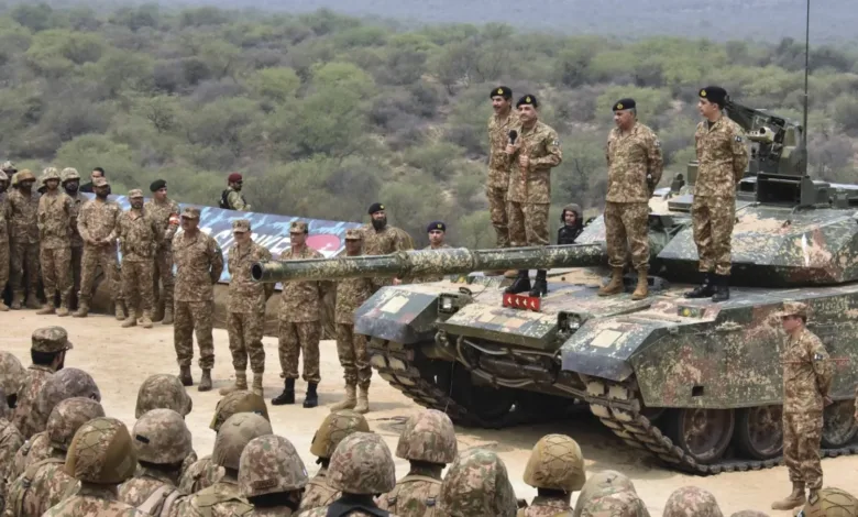 اشتباكات عنيفة بين الجيش الباكستاني و حركة طالبان الجيس الباكستاني