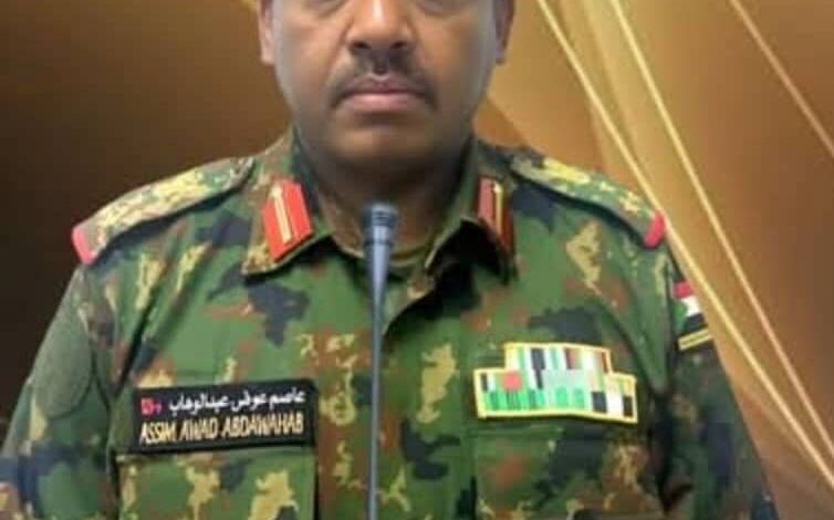 القوات المسلحة تنفي صلتها بالمجموعة التي ظهرت تهتف لصالح حرب الخليج الناطق الرسمي عاصم عوض - القوات المسلحة تنفي صلتها بالمجموعة التي ظهرت تهتف لصالح حرب الخليج