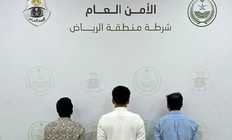 شرطة الرياض تضبط 3 محتالين أنشأوا منصة وهمية لبيع المركبات بأقل من قيمتها شرطة الرياض