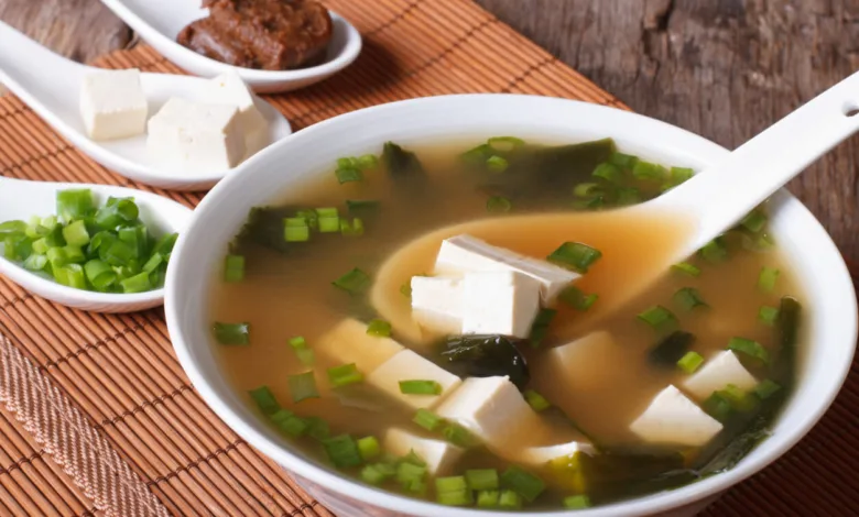 الوجبة التي يأكلها اليابانيون يوميًا وتحافظ على شبابهم حتى التسعين! اليابان