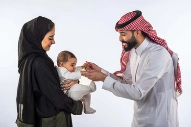 اجازة مدفوعة للامهات و الاباء في السعودية عند استقبال المولود