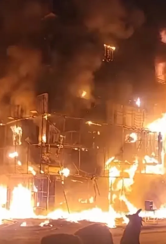 حريق عقار في منطقة فيصل