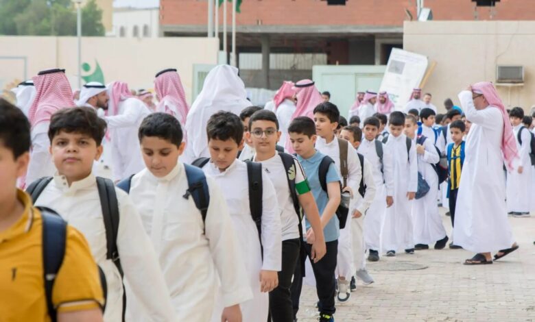 معلم يثير غضب السعوديين بادعاءات مسيئة عن طلابه مدرسة سعودية - معلم يثير غضب السعوديين بادعاءات مسيئة عن طلابه