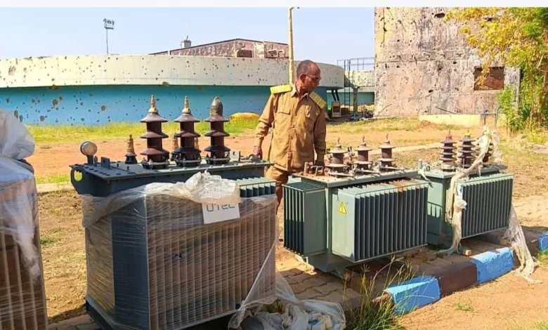 الخرطوم: وصول أول دفعة من المحولات الجديدة لإعادة تأهيل الشبكة الكهربائية IMG 20251124 WA0002