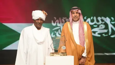القنصلية السودانية بجدة تكرم جامعة جدة لاستضافتها امتحانات الجالية IMG 20251127 WA0002
