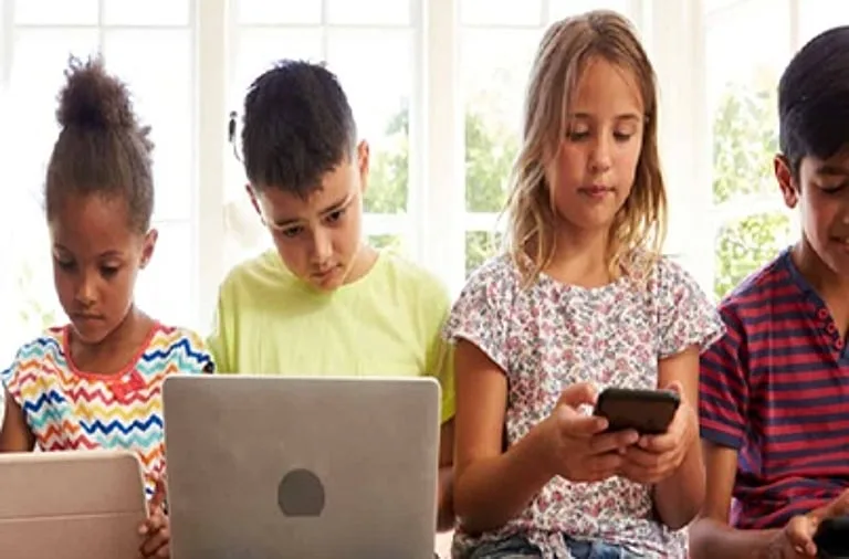 بعد تتبع 12 ألف طفل.. هذا ما تفعله الشاشات بدماغ الصغار sabq 2025 11