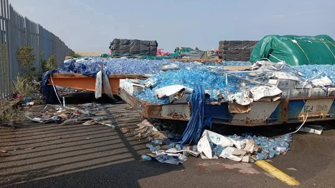 تلف وسرقات بضائع بميناء سواكن بعد أمطار غزيرة.. والتجار يطالبون بالتحقيق سواكن 4