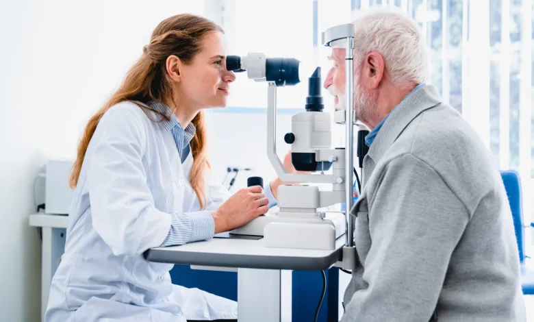 فحوصات العين هل تكشف خطر أمراض القلب ؟ العين