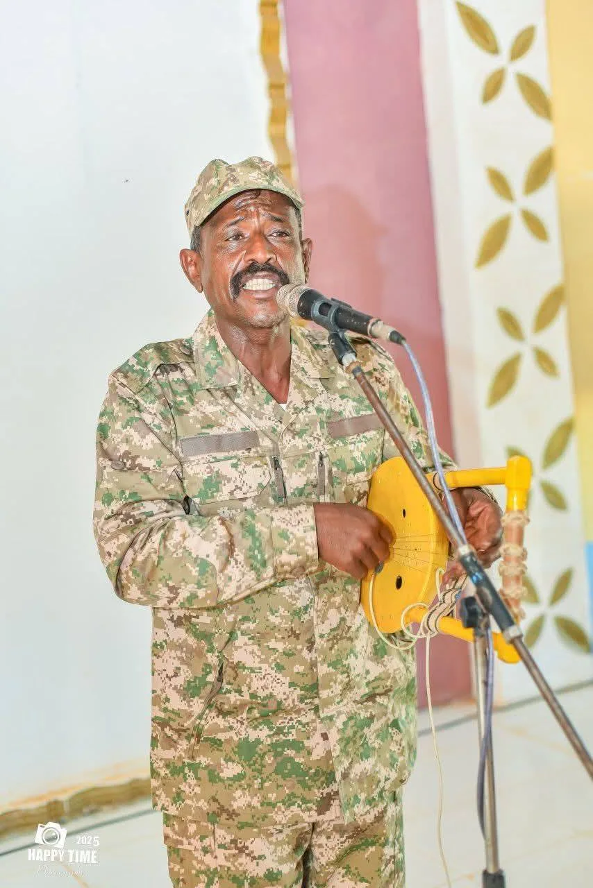 الفنان الشهير محمد النصري يلتحق بالقوات المسلحة السودانية النصري