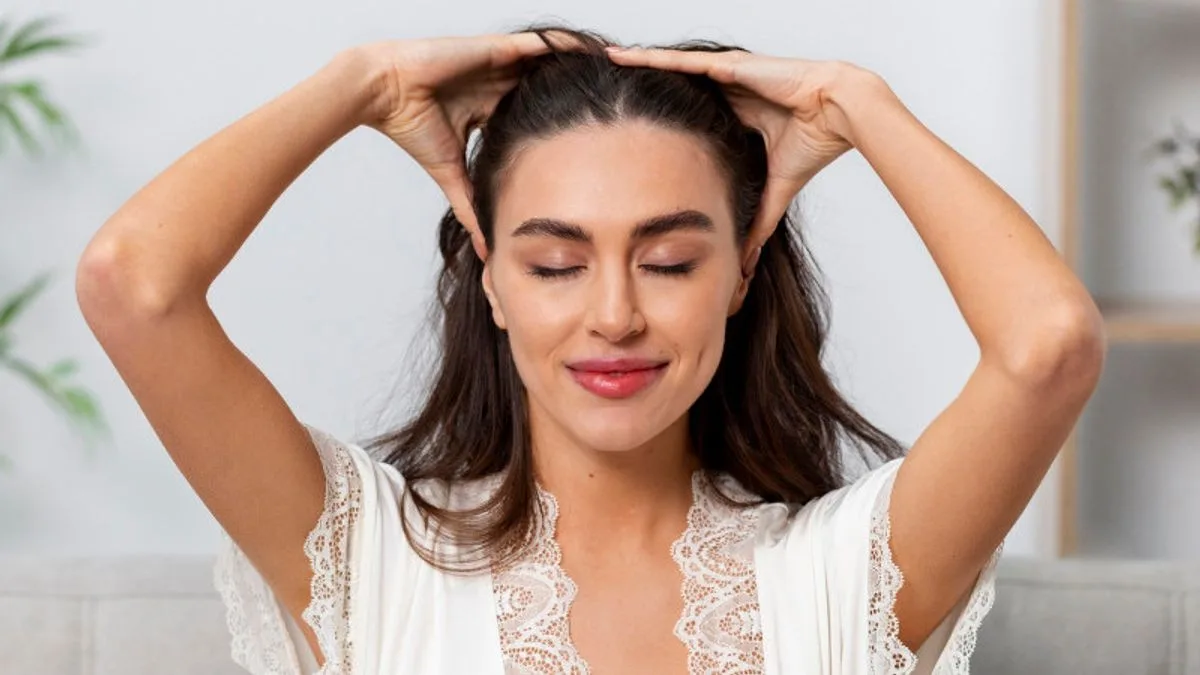 افضل من الشامبو : 4 وصفات منزلية فعّالة للتخلص من قشرة الرأس نهائيًا قشرة الرأس