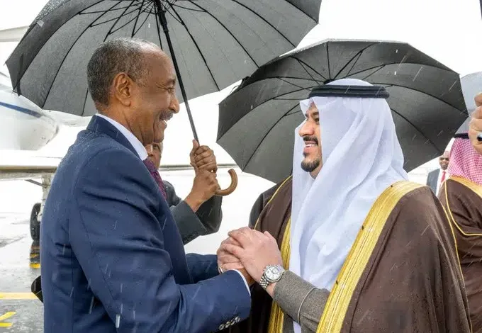 رئيس مجلس السيادة السوداني يصل الرياض في زيارة رسمية G8Mk KQXQA0 9KN.jpg