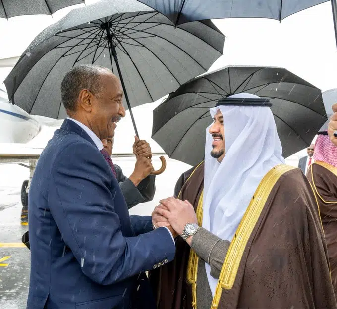رئيس مجلس السيادة السوداني يصل الرياض في زيارة رسمية G8Mk KQXQA0 9KN.jpg