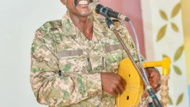 الفنان الشهير محمد النصري يلتحق بالقوات المسلحة السودانية النصري