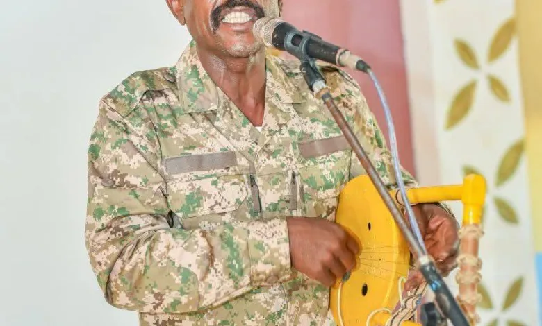 الفنان الشهير محمد النصري يلتحق بالقوات المسلحة السودانية النصري