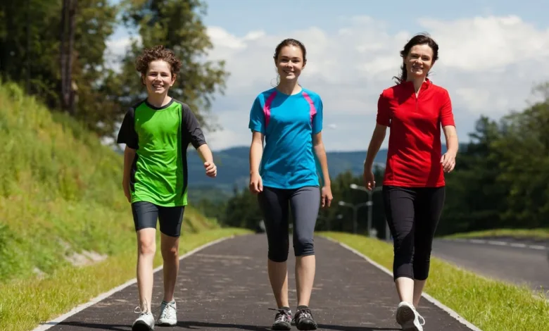 ماذا يفعل المشي 30 دقيقة يومياً في جسمك؟ المشي