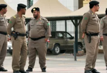 ضبط 12 مقيم يمارسون الدعارة في شقة سكنية في نجران الشرطة السعودية