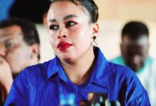 الكاتبة الصحفية رشان أوشي