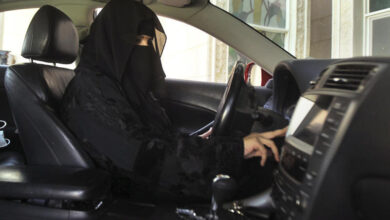 صورة رمزية لقيادة المرأة للسيارة