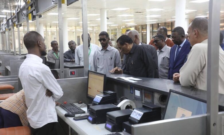 إشعار عالمي يبشر السودانيين.. مطار الخرطوم يعود للعمل كامل إدريس في مطار الخرطوم
