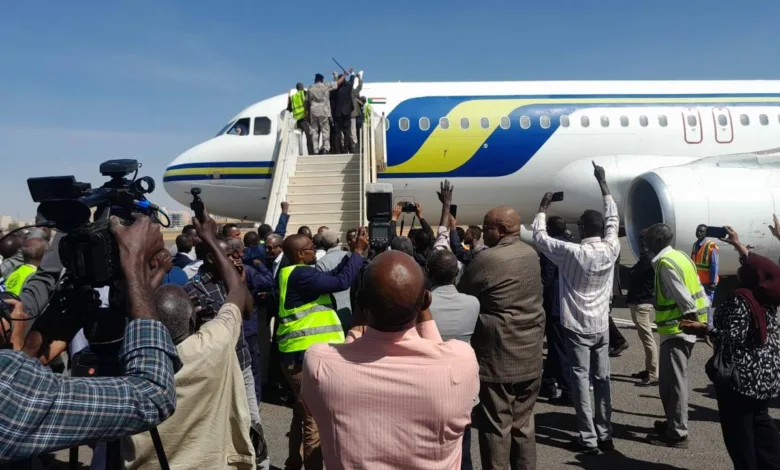 عاجل .. بالصور: وصول اول رحلة لمطار الخرطوم بعد الحرب مطار الخرطوم 3