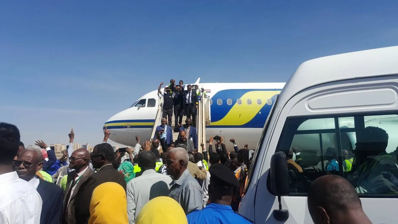 عاجل .. بالصور: وصول اول رحلة لمطار الخرطوم بعد الحرب مطار الخرطوم 4