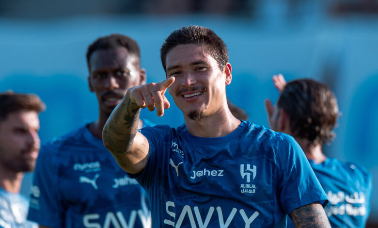 داروين نونيز يحسم وجهته المقبلة بعد الرحيل عن الهلال اللاعب داروين نونيز