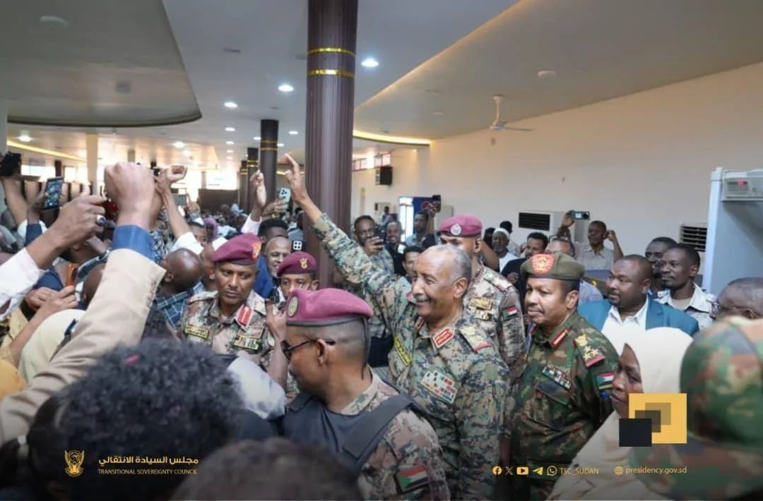 تحرك مفاجئ.. البرهان يظهر في مطار الخرطوم الدولي ويكشف ملامح المرحلة القادمة البرهان في مطار الخرطوم 4