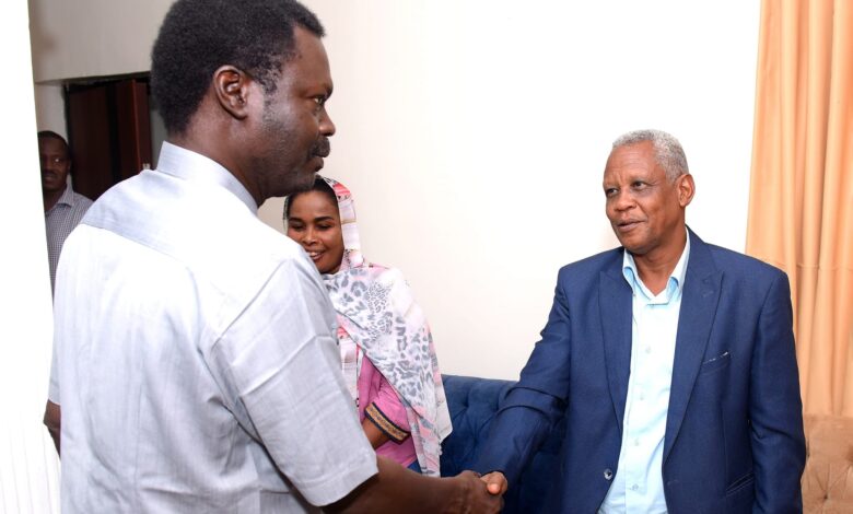 صحفيون يُباعون باسم الزمالة.. حكاية السمسرة والتجارة والمال المنهوب في بورتسودان صورة محي الدين شجر