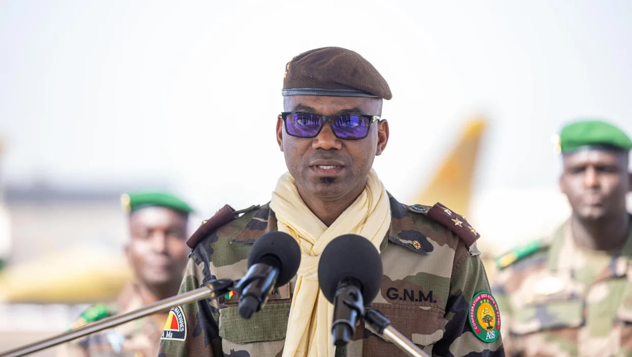 وزير الدفاع المالي