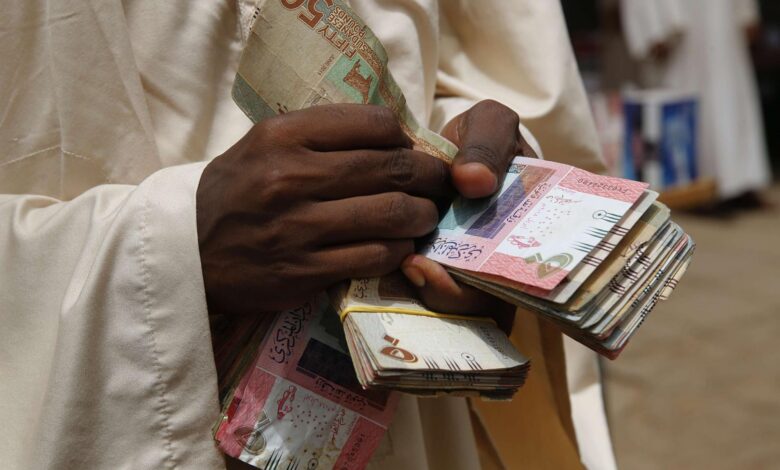 الخرطوم تبدأ توزيع الدعم النقدي للأسر المحتاجة أوراق نقدية من الجنيه السوداني