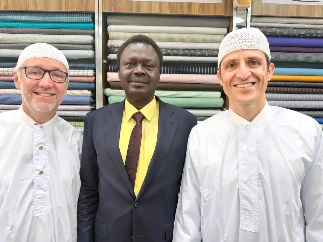 فرنسيين بالجلابية السودانية