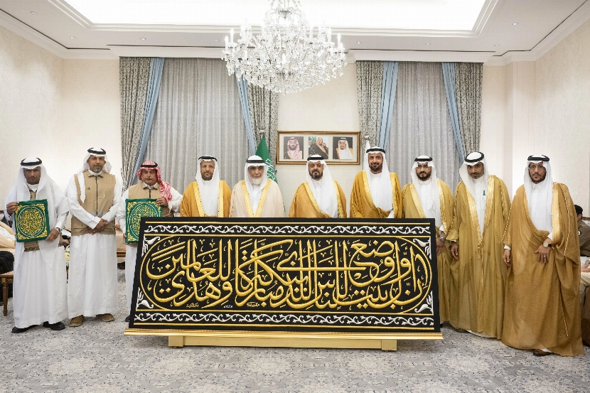 نيابةً عن الملك سلمان.. تسليم كسوة الكعبة المشرفة لسدنة بيت الله الحرام كسوة الكعبة