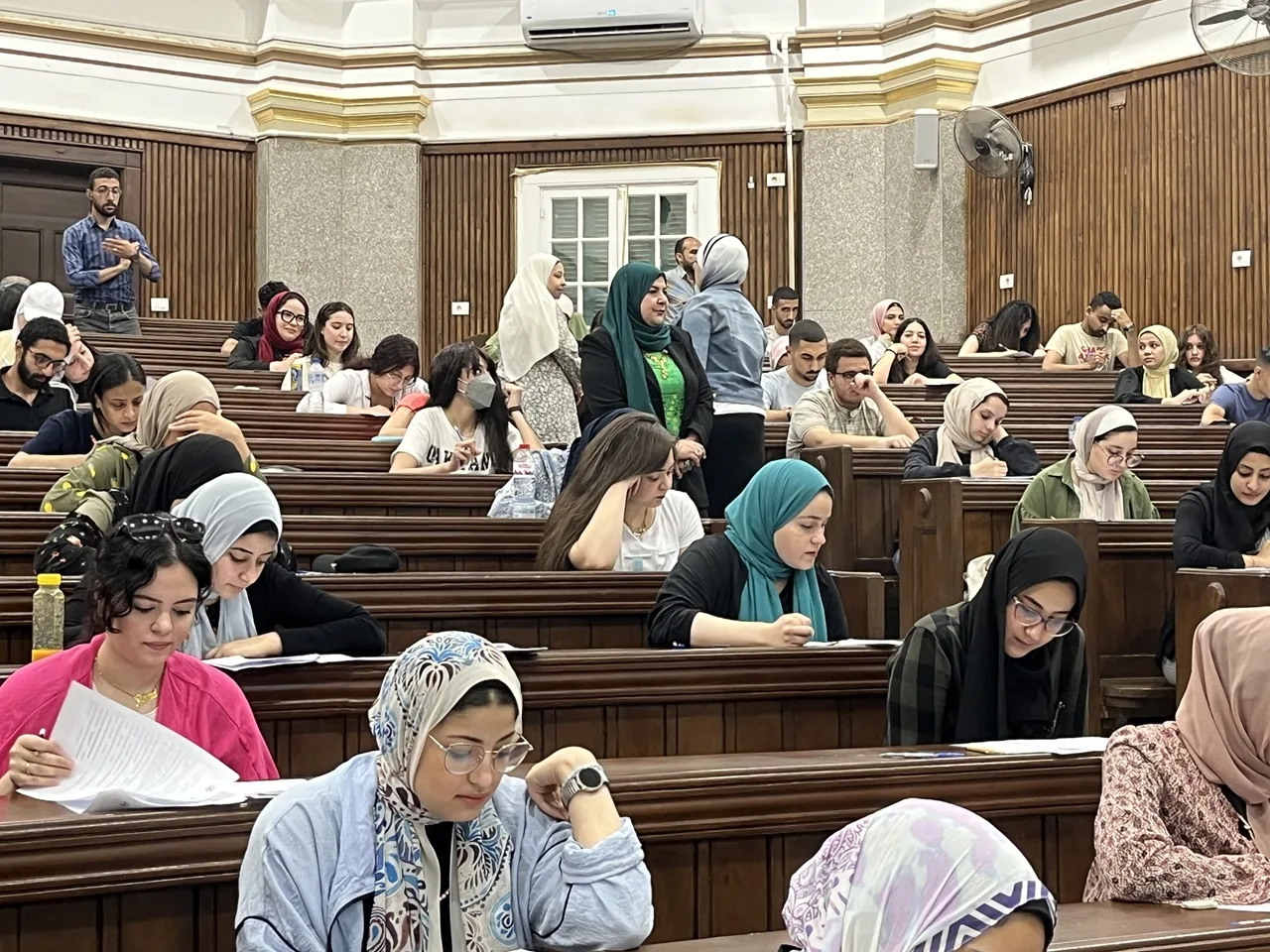 لجنة امتحانات