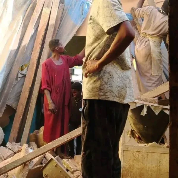 انهيار سقف المطعم 