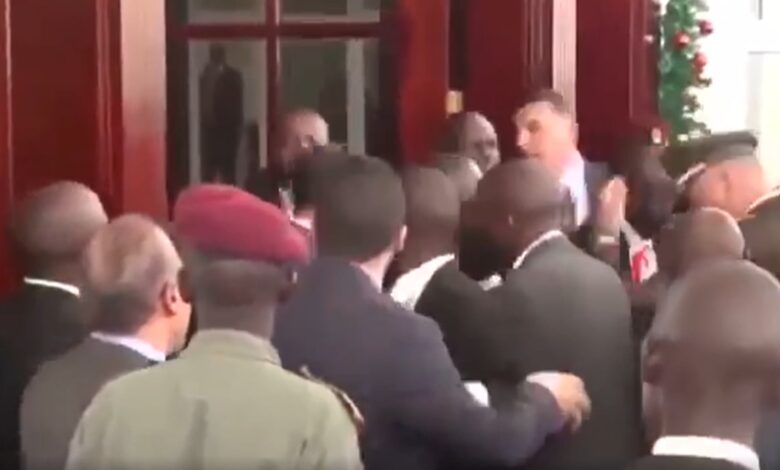 فيديو مشاجرة حرس الرئيس المصري يثير الجدل حرس الرئيس المصري