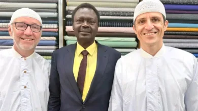 فرنسيين بالجلابية السودانية