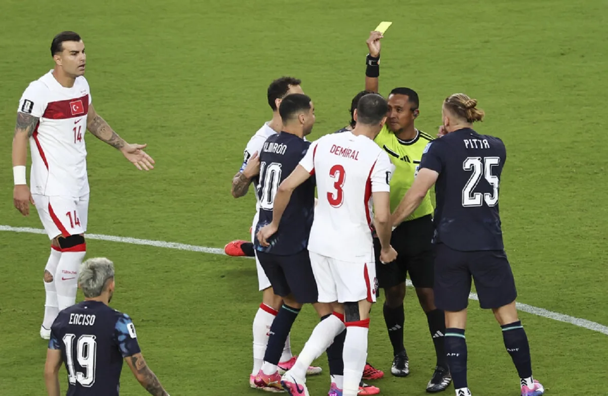 هل سرق لاعب باراغواي ساعة الحكم؟ لقطة غريبة تشعل الجدل في مونديال 2026 الحكم