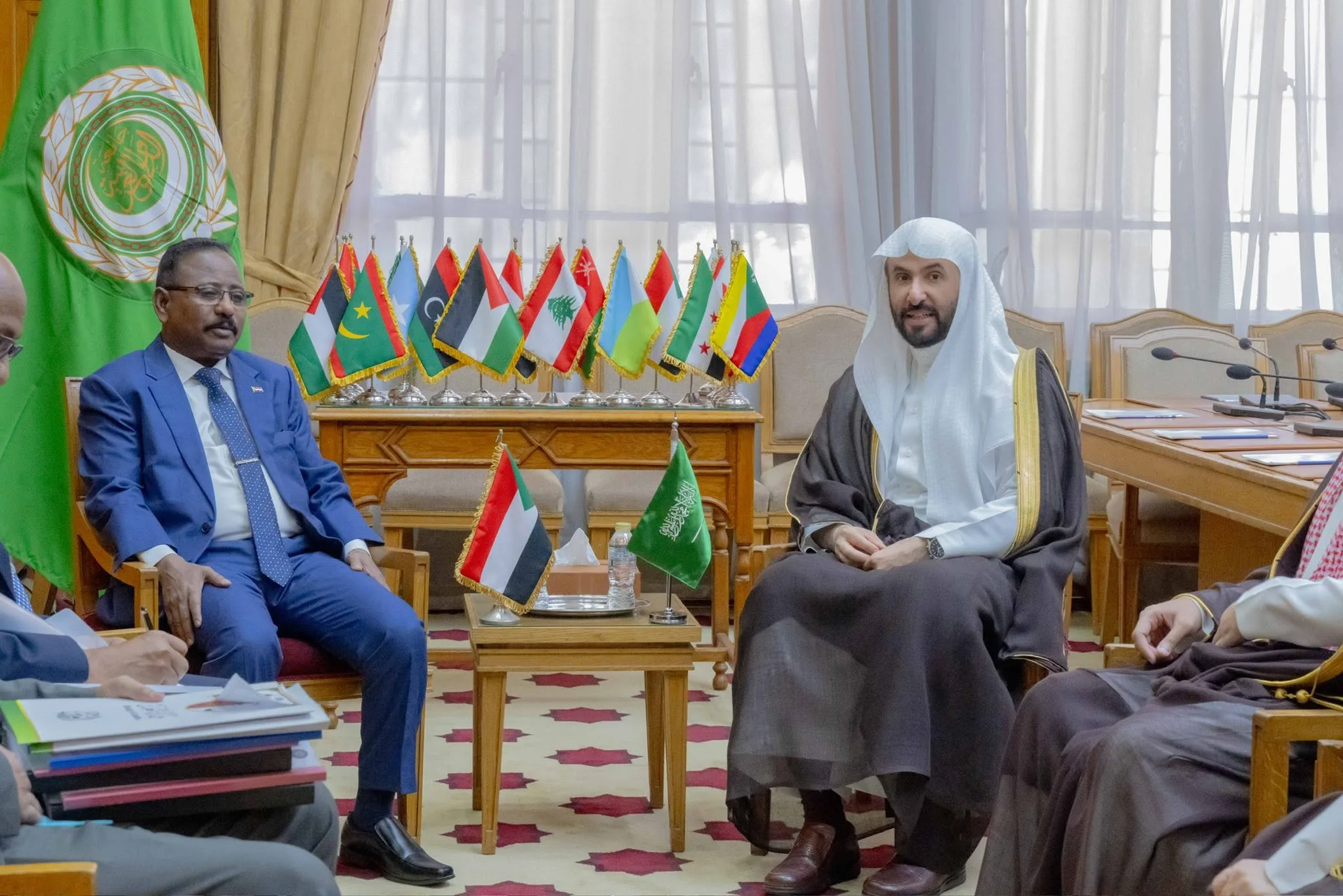 وزير العدل السوداني يبحث مع نظيره السعودي تعزيز التعاون القضائي وزير العدل السوداني وزير العدل السعودي