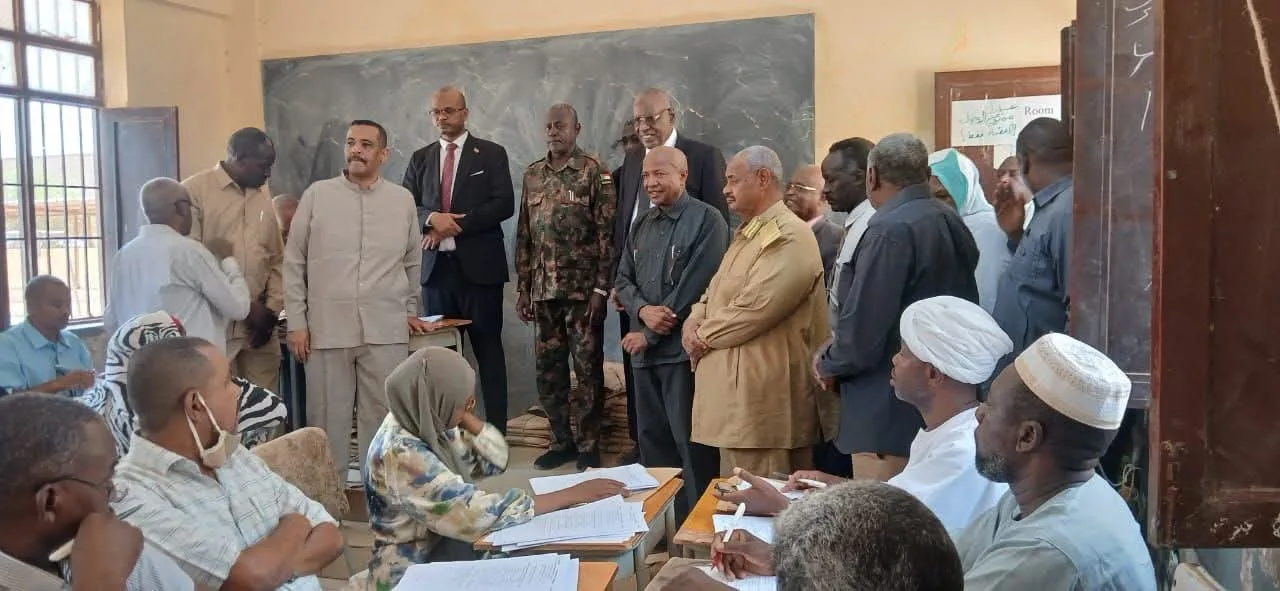 والي الخرطوم ووزير التعليم يتفقدان مراكز تصحيح الشهادة السودانية بالخرطوم ويُعلن قرب صرف مستحقات المعلمين FB IMG 1782148097190