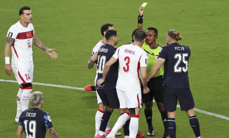 هل سرق لاعب باراغواي ساعة الحكم؟ لقطة غريبة تشعل الجدل في مونديال 2026 الحكم