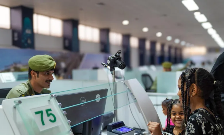 الجوازات السعودية تعلن إتاحة تمديد تأشيرة الزيارة إلكترونياً عبر أبشر المديرية العامة للجوازات في السعودية